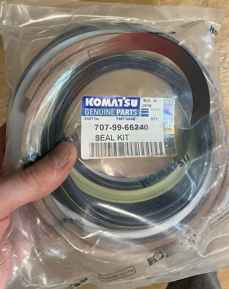 707-99-66240 707-99-66240 Ремкомплект гидроцилиндра ковша Komatsu — изображение 1