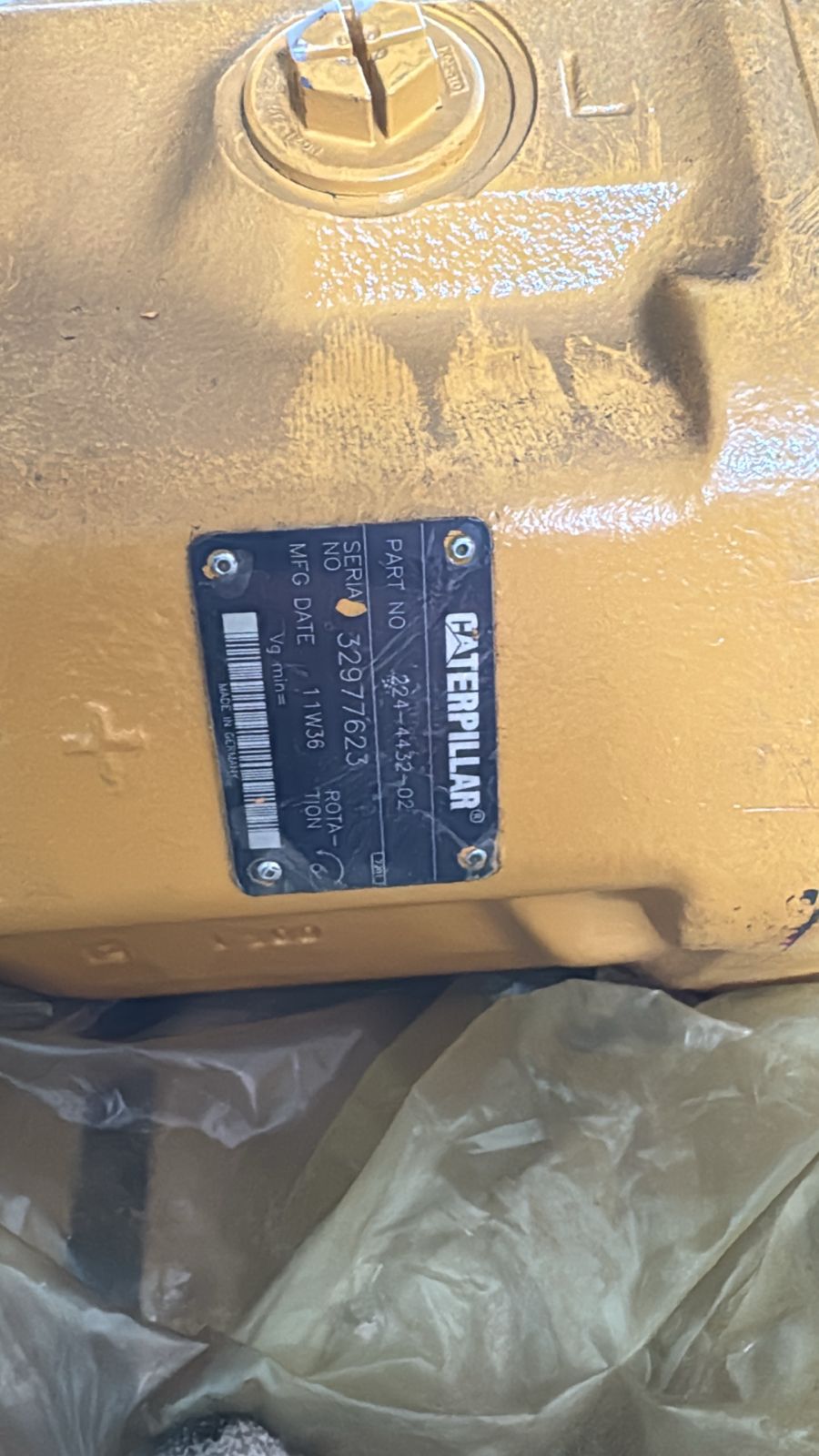 2244432 2244432 Поршневой насос Caterpillar — изображение 1